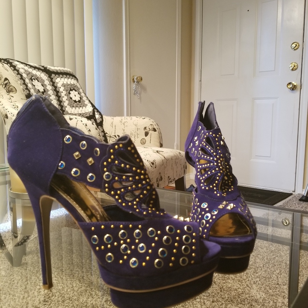 Heels - Picture 2 of 2